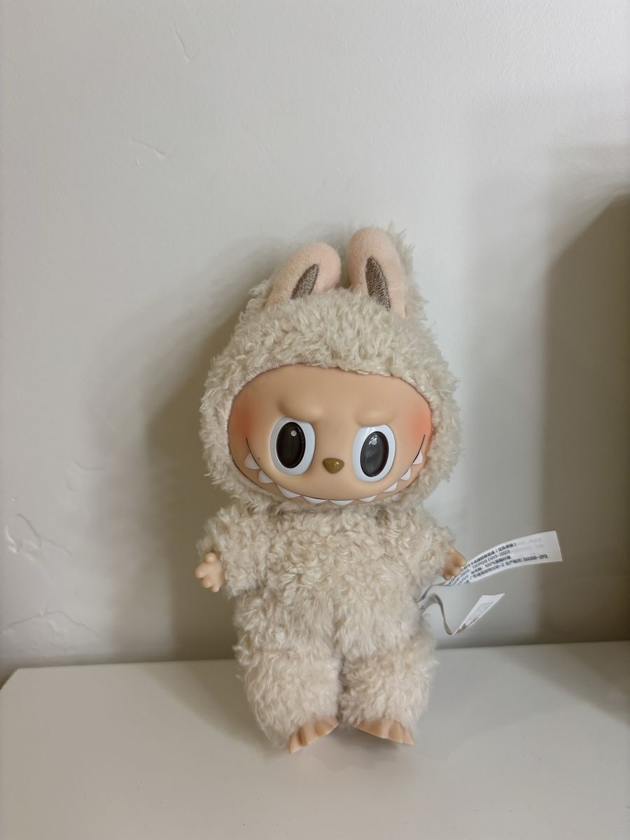 Exiting Macaron Labubu