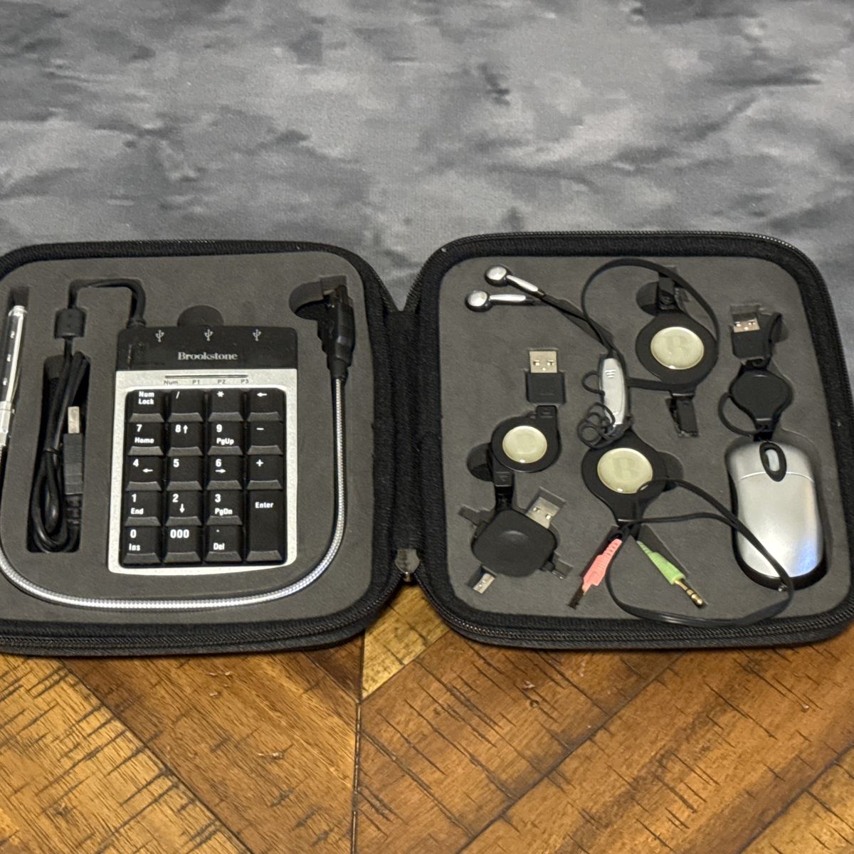 Brookstone travel accessory kit NEW