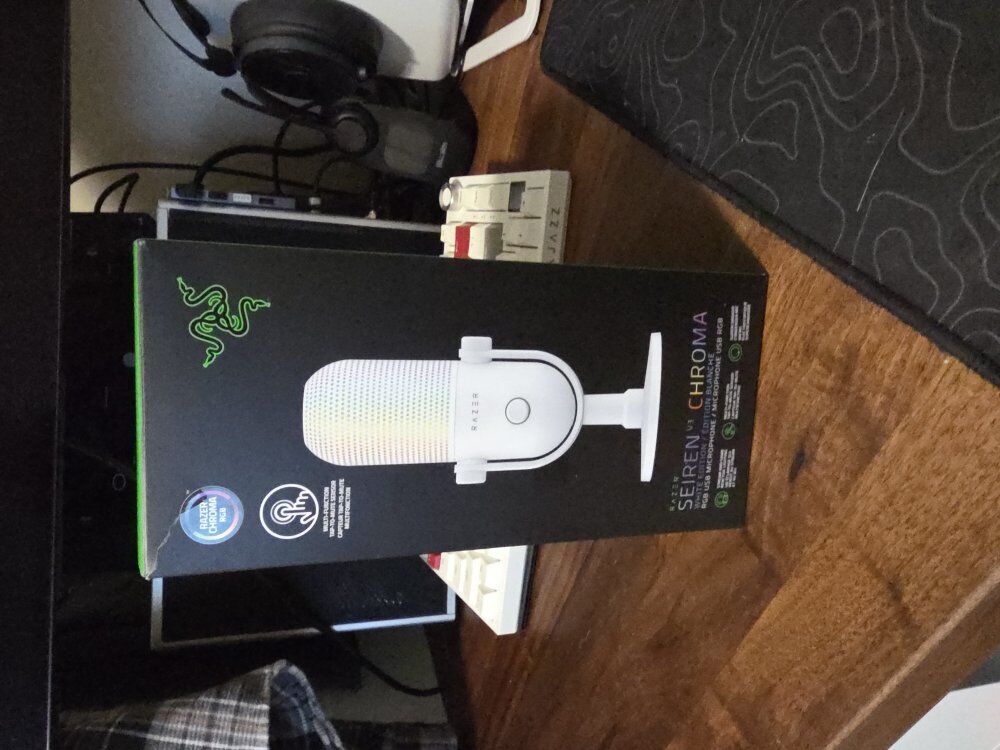 Razer Combo | Seiren V3 Chroma & Viper Ultimate Mouse w/ Stand - Barely Used