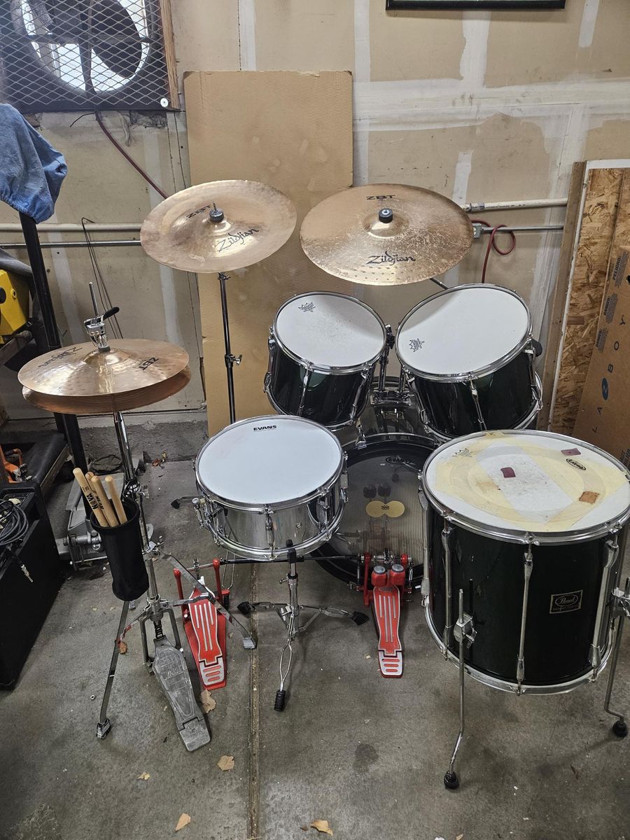 Pearl drum set