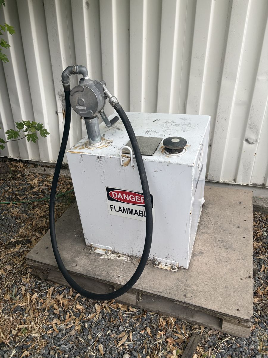 Transfer tank