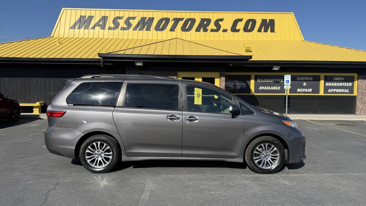 2020 Toyota Sienna XLE 8-Passenger