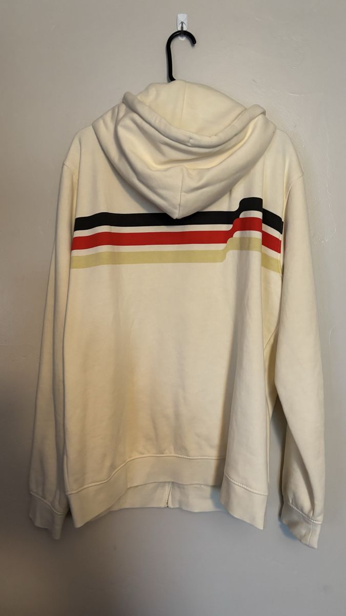 Main image 3