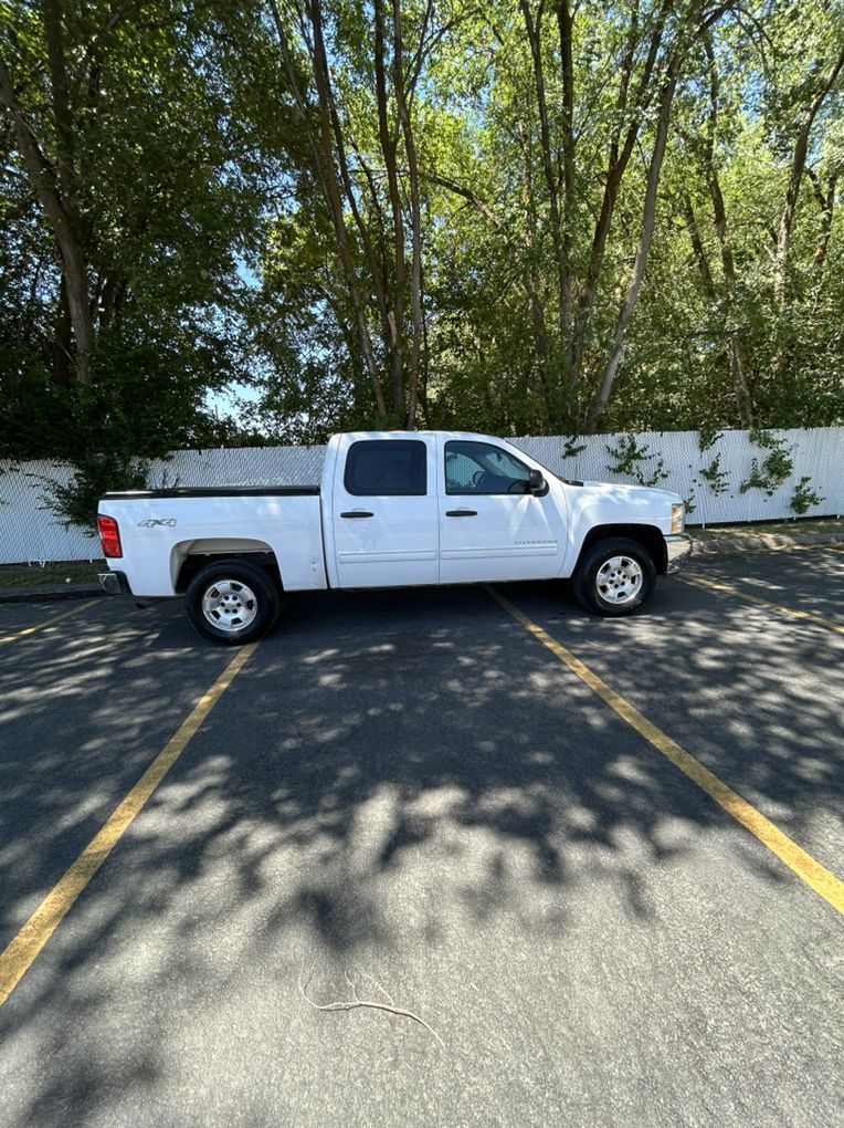 Main image 3