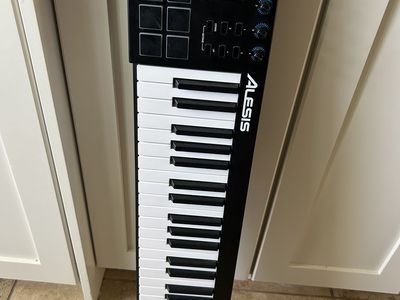 49 Key Midi Keyboard - Alesis V49