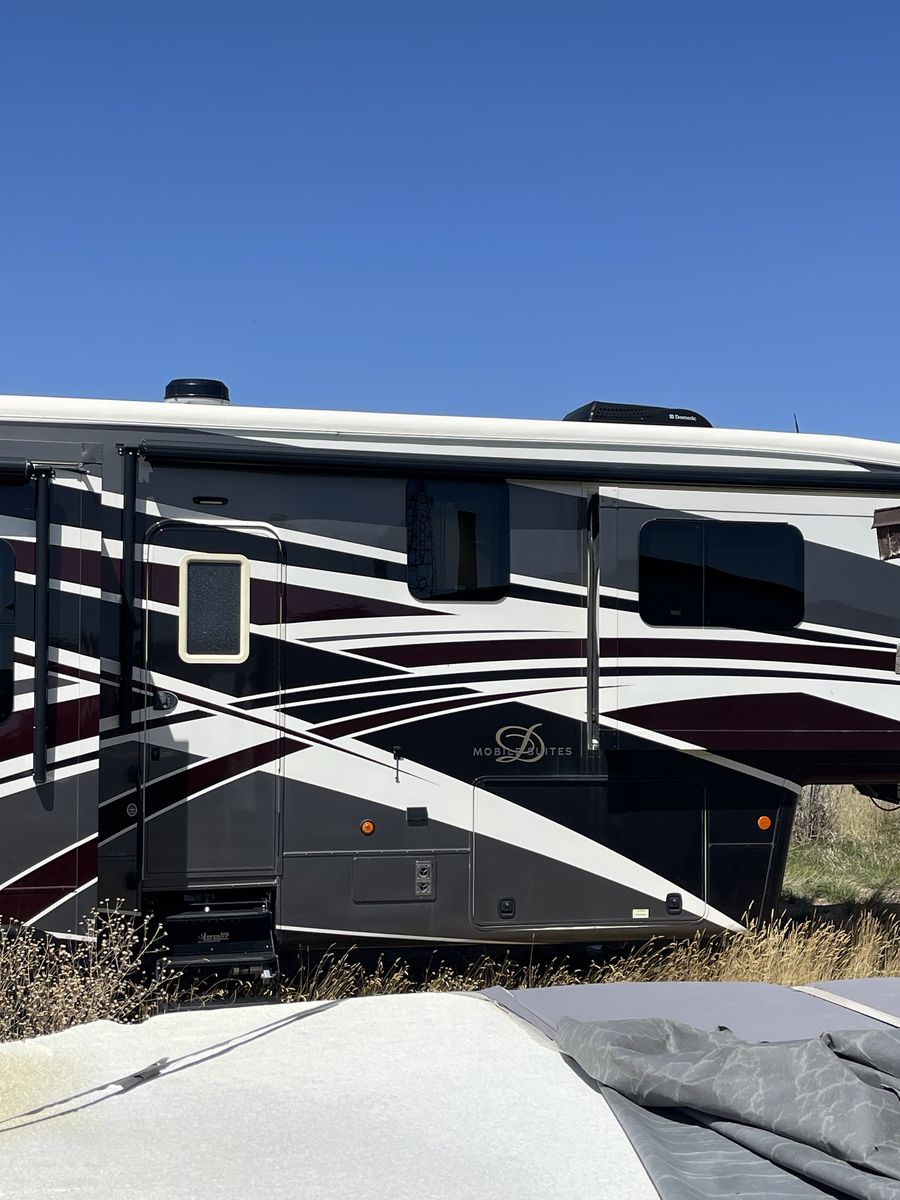 2017 DRV Mobile suites 38RSSA