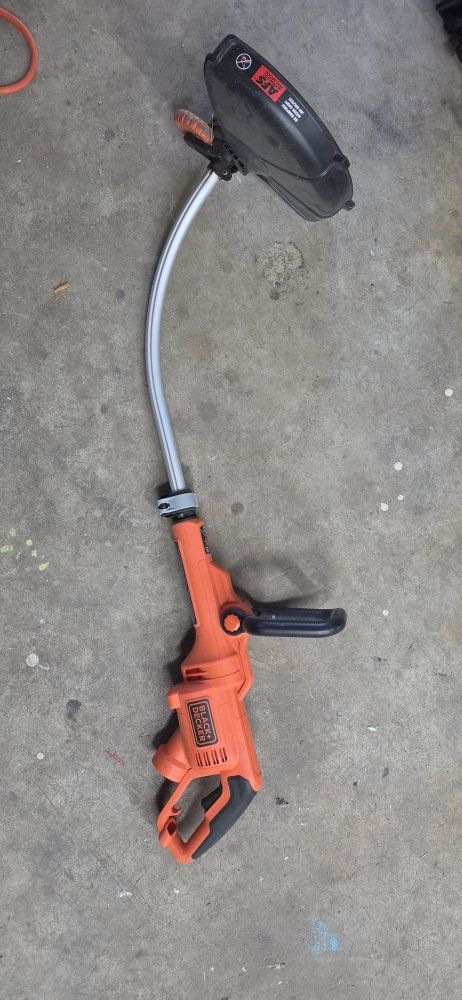BLACK+DECKER GH3000 Electric String Trimmer/Edger 7.5A Corded