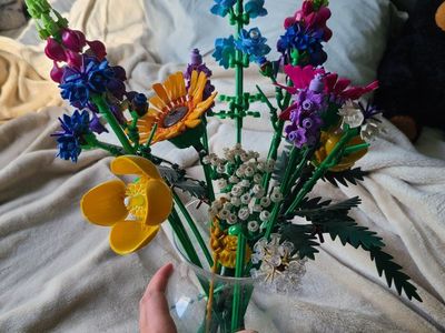 LEGO Wildflowers Bouquet 10313 + Field Flowers 30701
