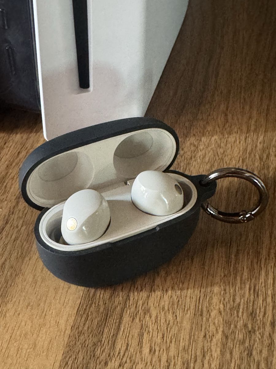 Sony WF-1000XM5 earbuds (OBO)