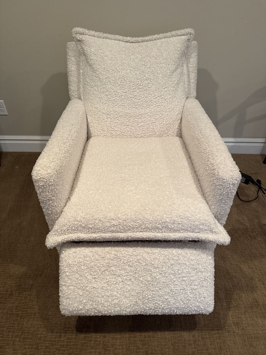Cloud/Sheep Automatic Recliner & Rocker with Charging Outlet