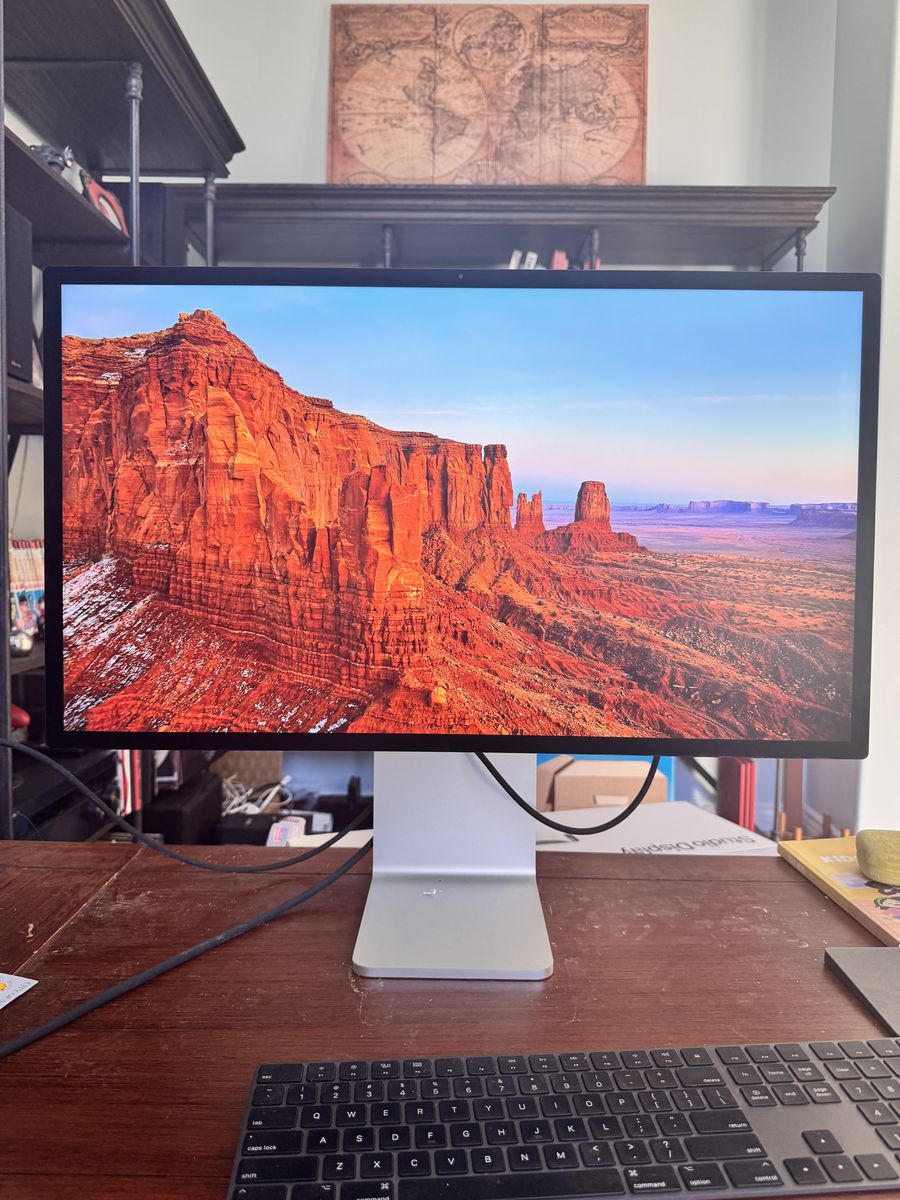 Apple Studio Display Nano-Texture + Adjustable Stand – Mint