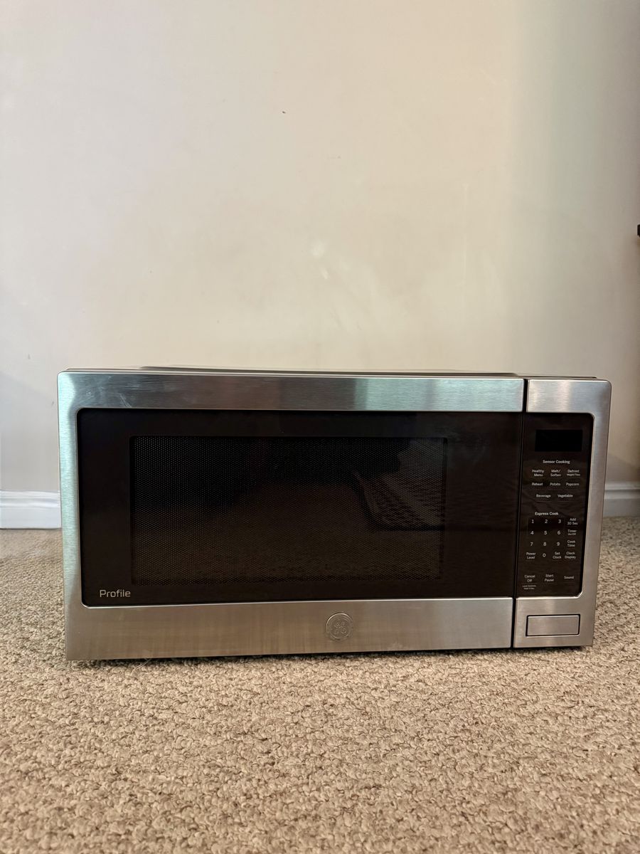 GE Counter Top Microwave-Brand New