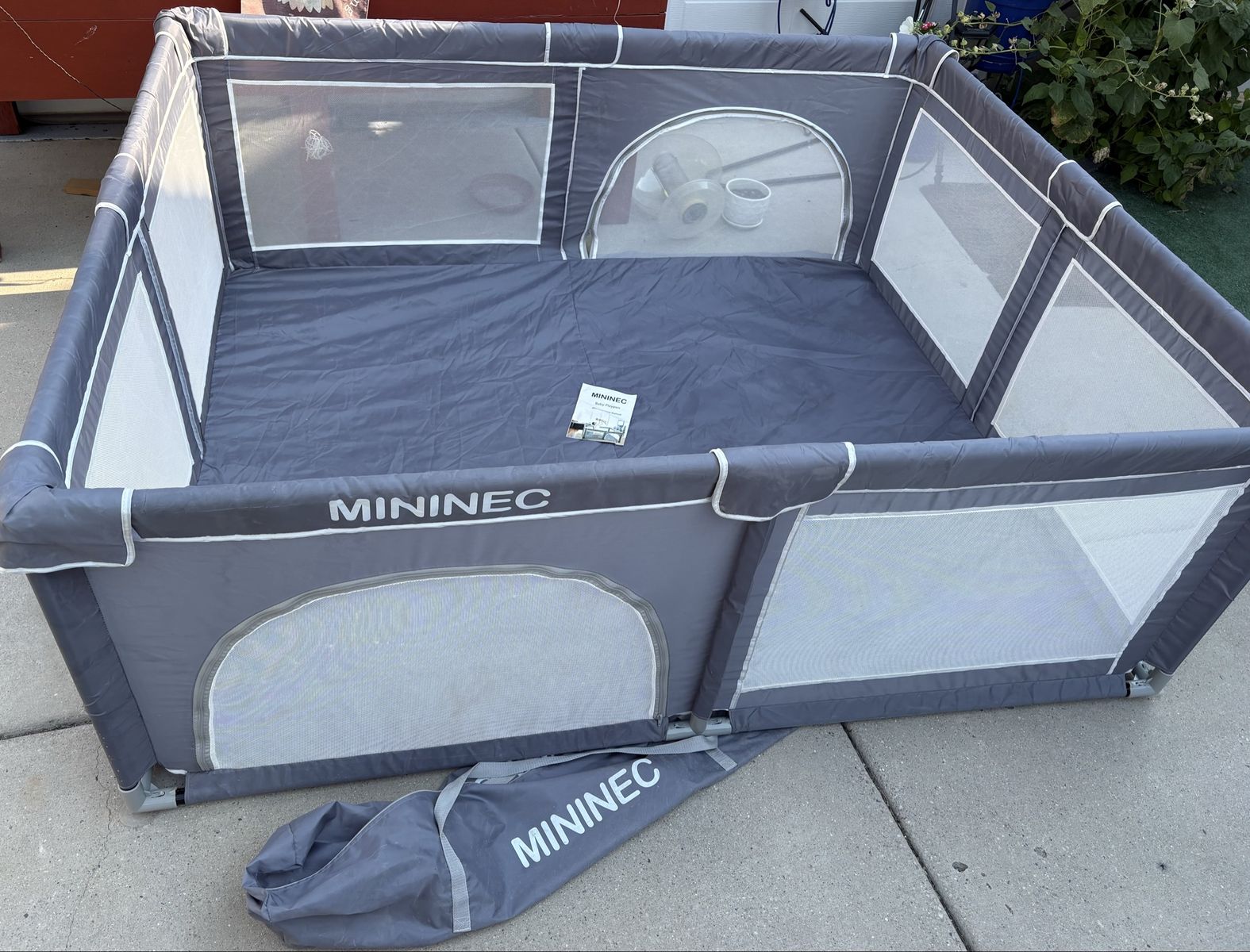 Large indoor/outdoor play pen