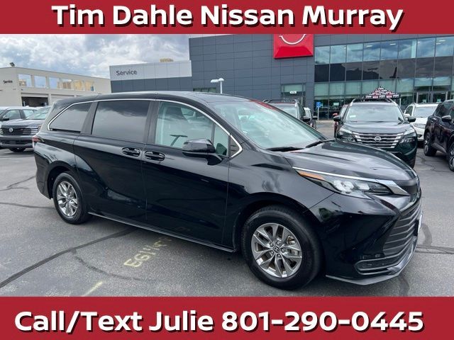 2024 Toyota Sienna LE 8-Passenger
