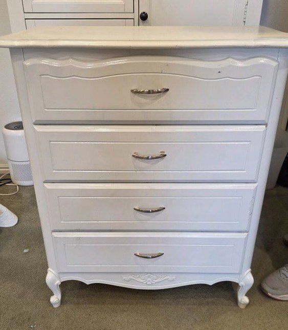 White Dresser - 4 drawers girls