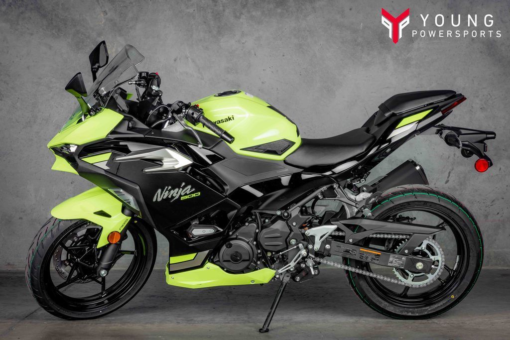 2026 Kawasaki Ninja® 500 ABS Metallic Yellowish Green/Ebony
