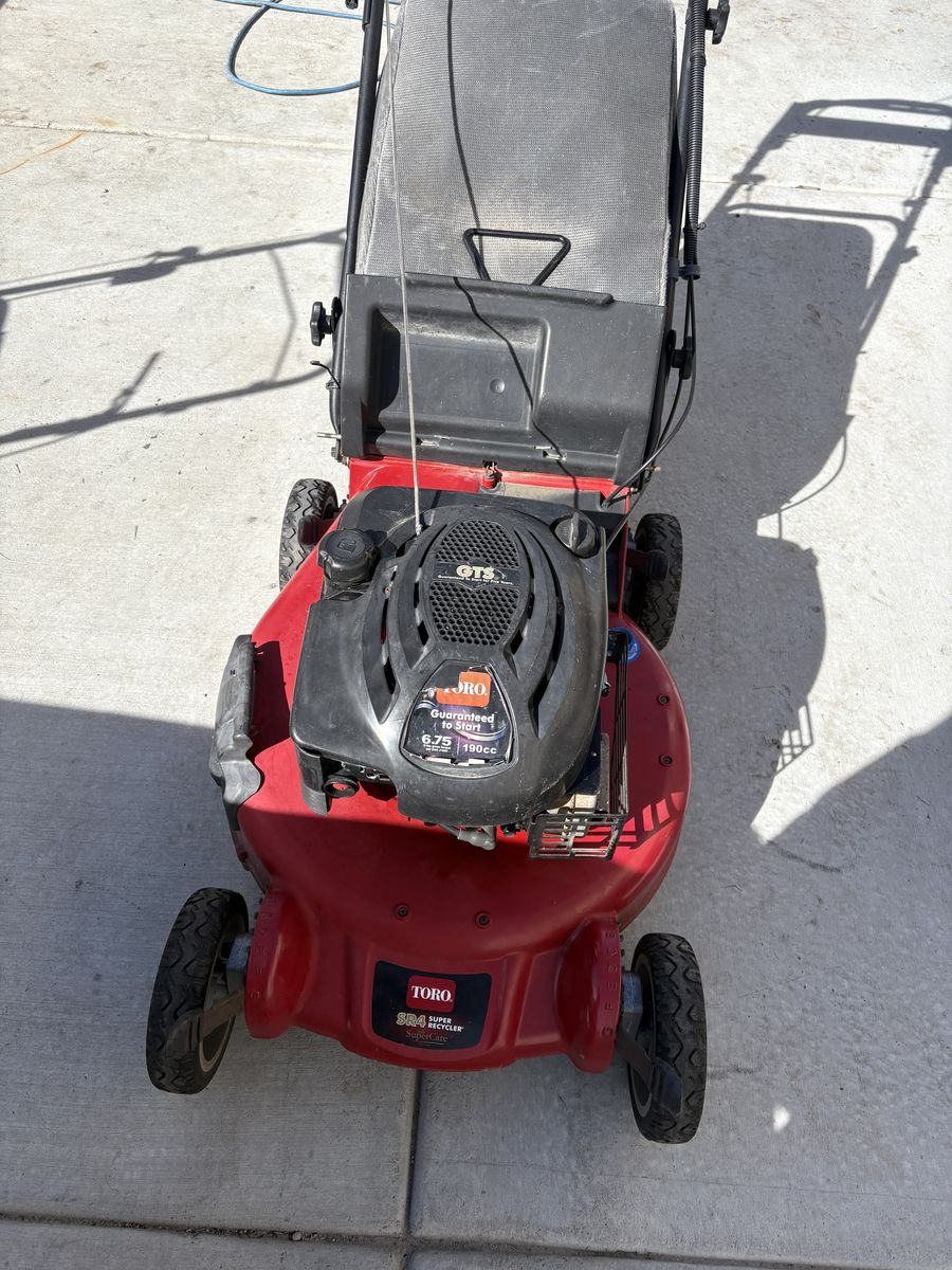 TORO Personal Pace mower ( 6.75hp ready to go )