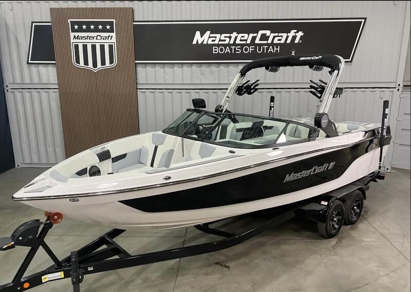2024 MasterCraft XT25 – Premium Wake & Surf Boat – Utah County Rental