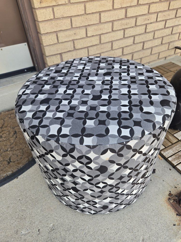 Ottoman w/Wheels