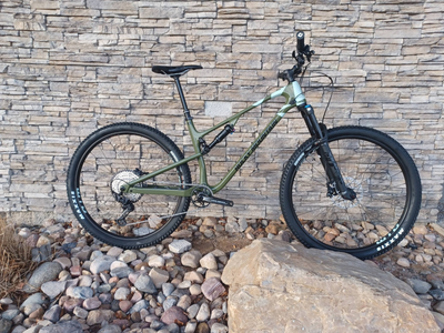 2023 Rocky Mountain Element Carbon 50 Medium, Large