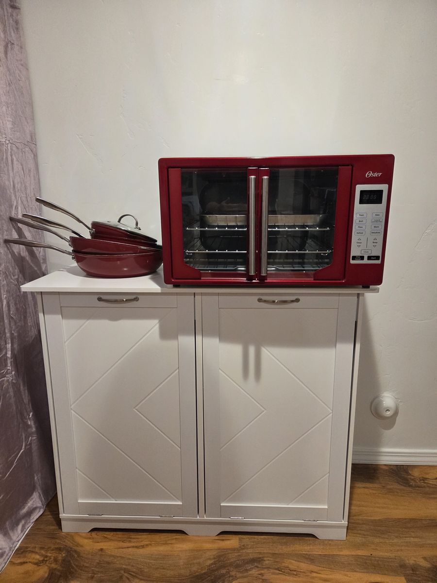 Selling pots&pans, recycle and trash cabnet, oven