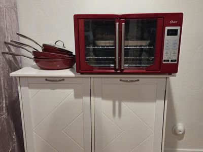 Selling pots&pans, recycle and trash cabnet, oven