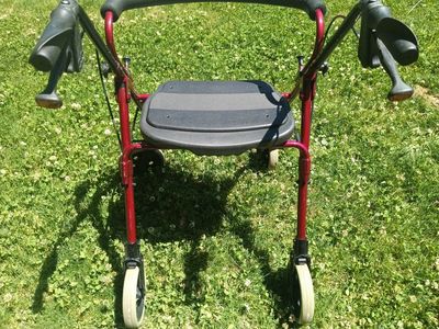 Nova Foldable Rolling Walker with Seat
