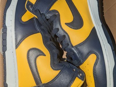 Men's size 9.5 Nike Dunk High Shoes 'Michigan' Varsity Maize Midnight Navy HF3143-700 Men's NEW