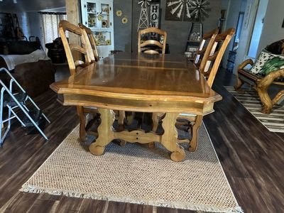 Kitchen Table And 6 Chairs
