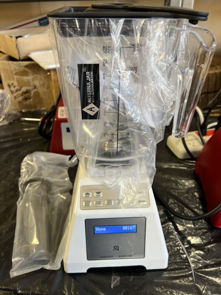Blendtec Total Blenders / Classic 570 w new Alterna Jars