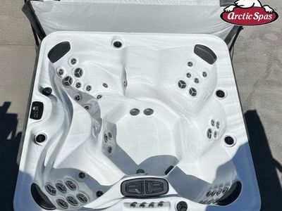 Arctic Spa Yukon 7' x 7' Refurbished