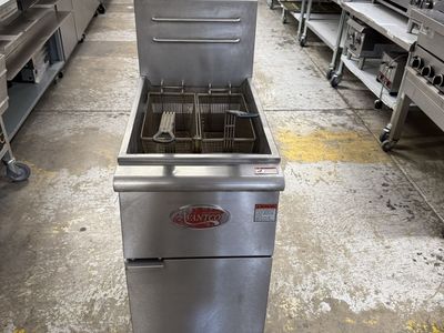 AVANTCO Natural Gas 40 lb. Commercial Deep Fryer - Great Working Condition