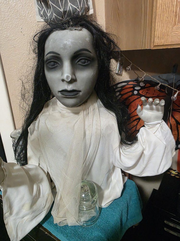 Donna The Dead (Gemmy)