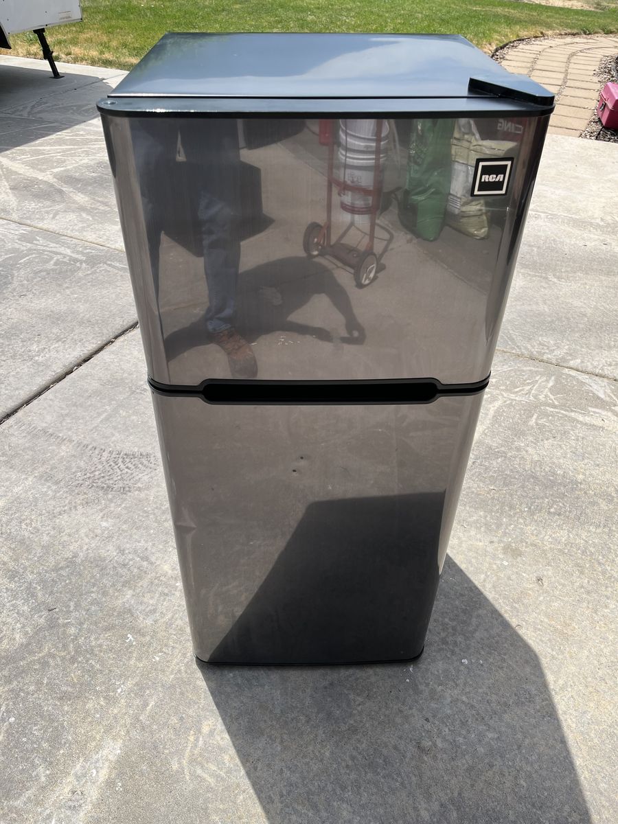 RCA Mini Fridge/Compact Refrigerator with Freezer Compartment