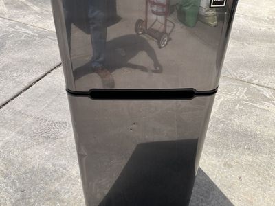 RCA Mini Fridge/Compact Refrigerator with Freezer Compartment