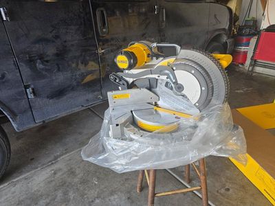 DeWalt DWS716 12" Double-Bevel Compound Miter Saw - New in Box