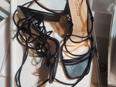 NEW - X2B White & Black Lace-Up Heeled Sandals Women's Size 7.5 Strappy Block Heels