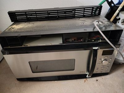 Microwave oven built in