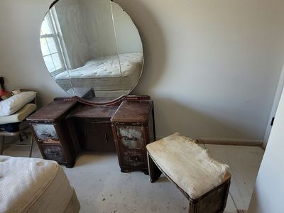 Antique Vanity, meds TLC