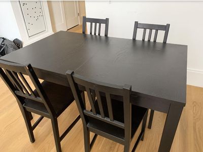 Dining Table and Chairs. Table has 2 leaves can extend