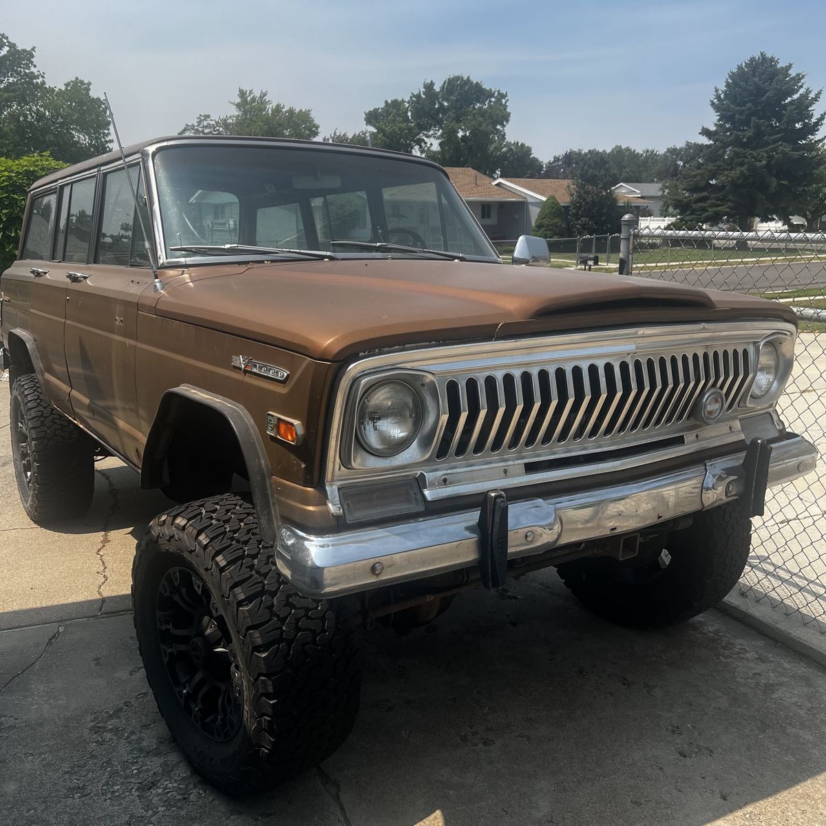 1969 Jeep Grand Wagoneer 