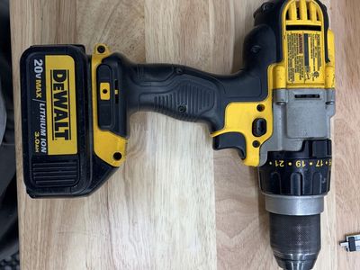 DeWalt DC985 20V MAX 1/2" Cordless Hammer Drill/Driver, 3 speed transmission with 3.0Ah OEM battery