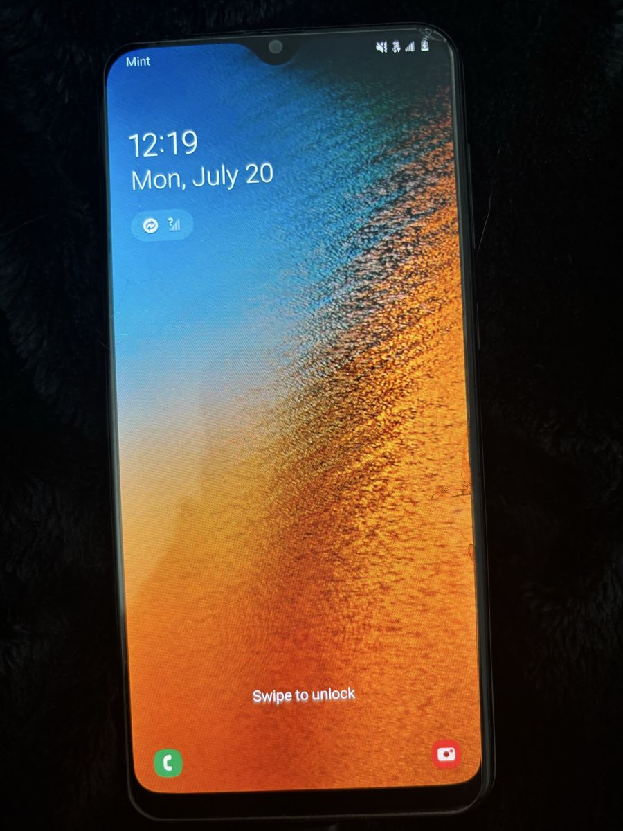 Samsung Galaxy A20 64GB Unlocked Black Smartphone - Good Condition