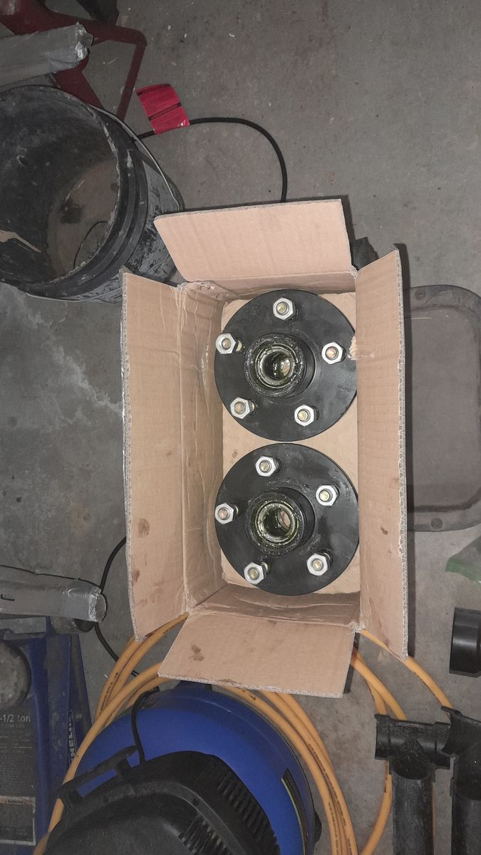 trailer hubs, almost new, 3500 lb rating