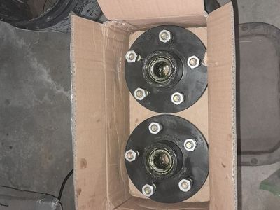trailer hubs, almost new, 3500 lb rating
