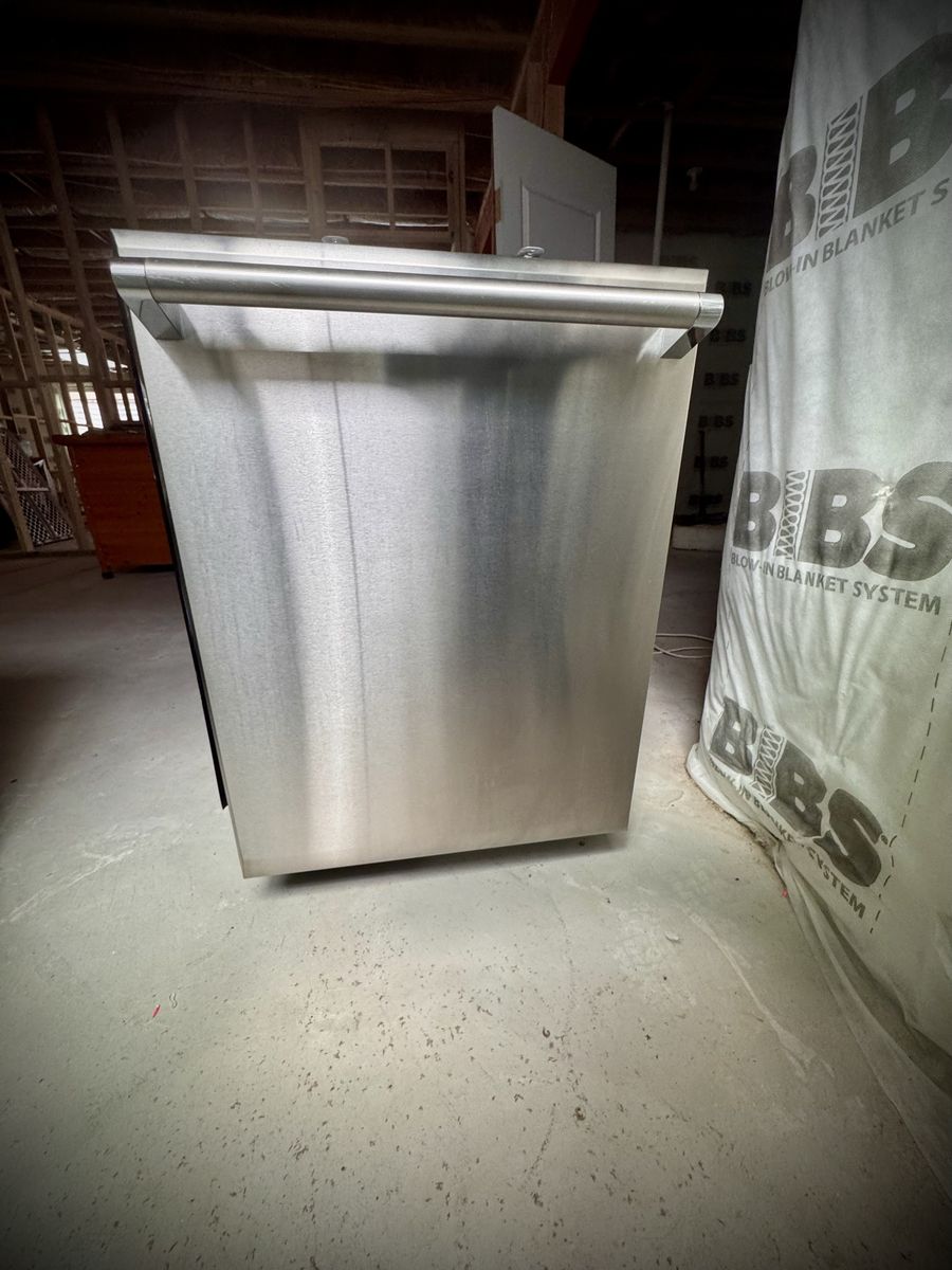 Thermador 24" Top Control Dishwasher