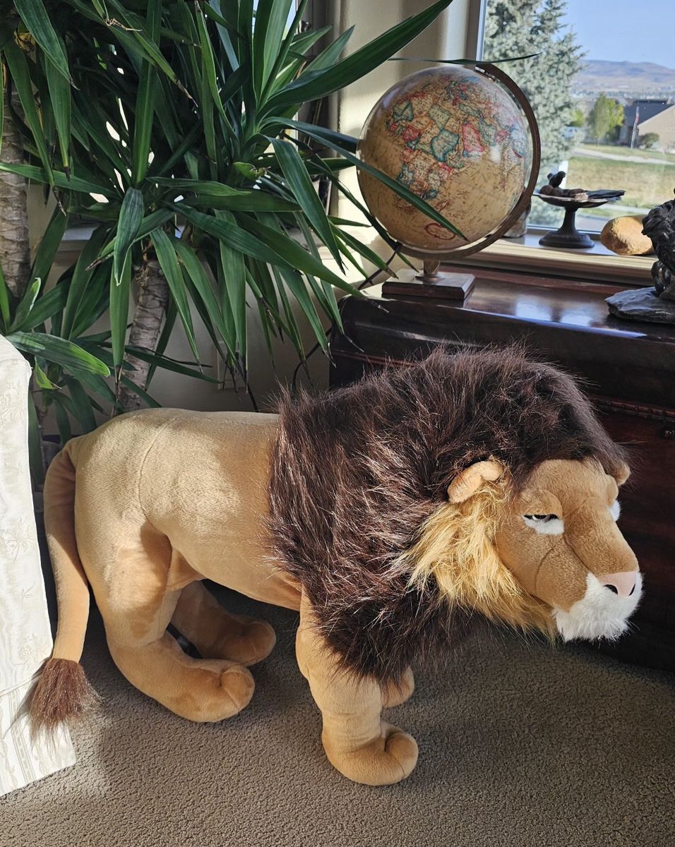 Plush Standing Lion 35"×25" Mellissa&Doug