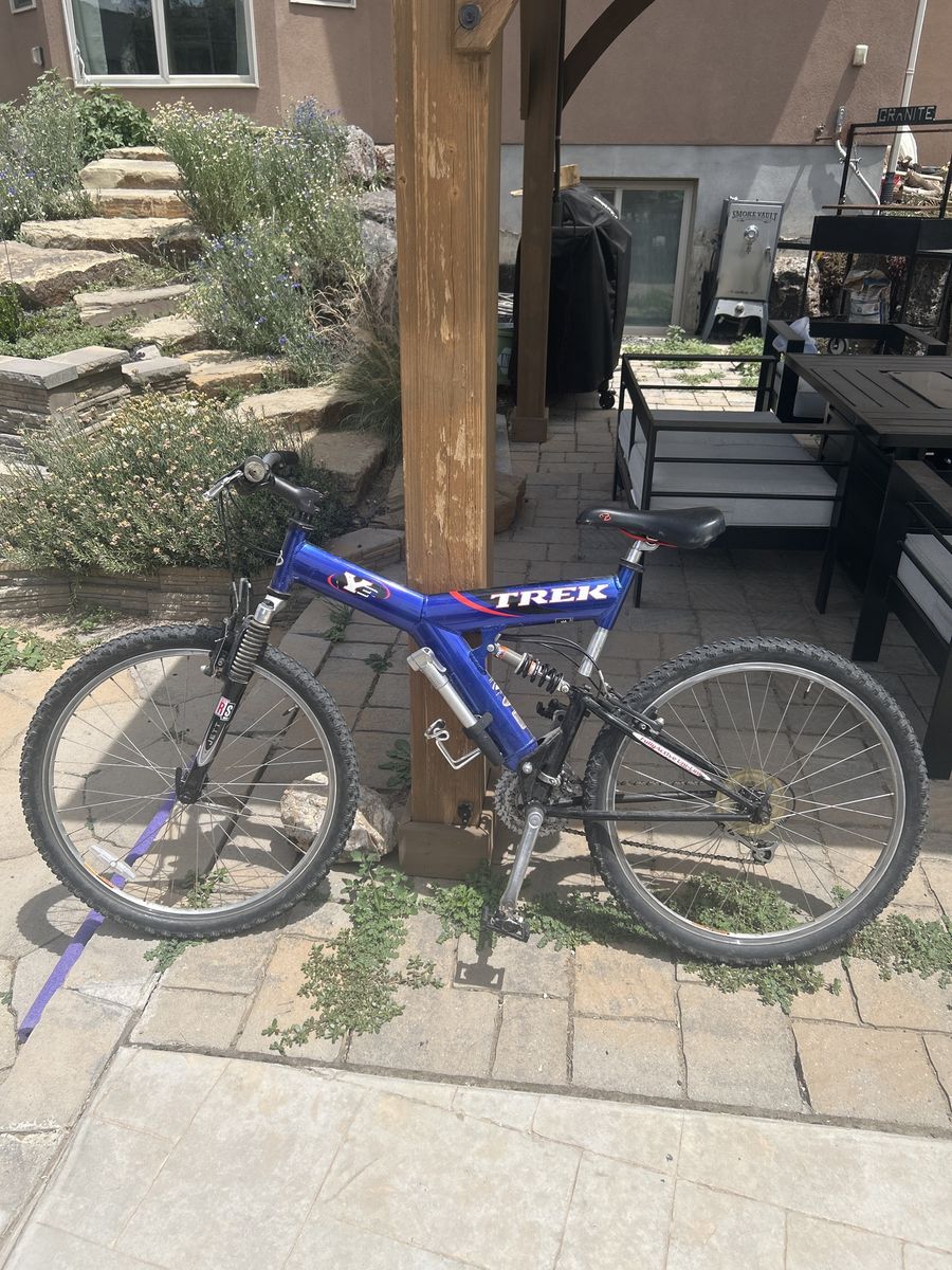 Trek Y5 Enduro Full Suspension Mountain Bike, Large, 26-inch wheels, Aluminum Frame