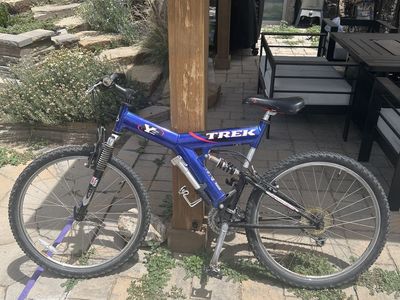 Trek Y5 Enduro Full Suspension Mountain Bike, Large, 26-inch wheels, Aluminum Frame