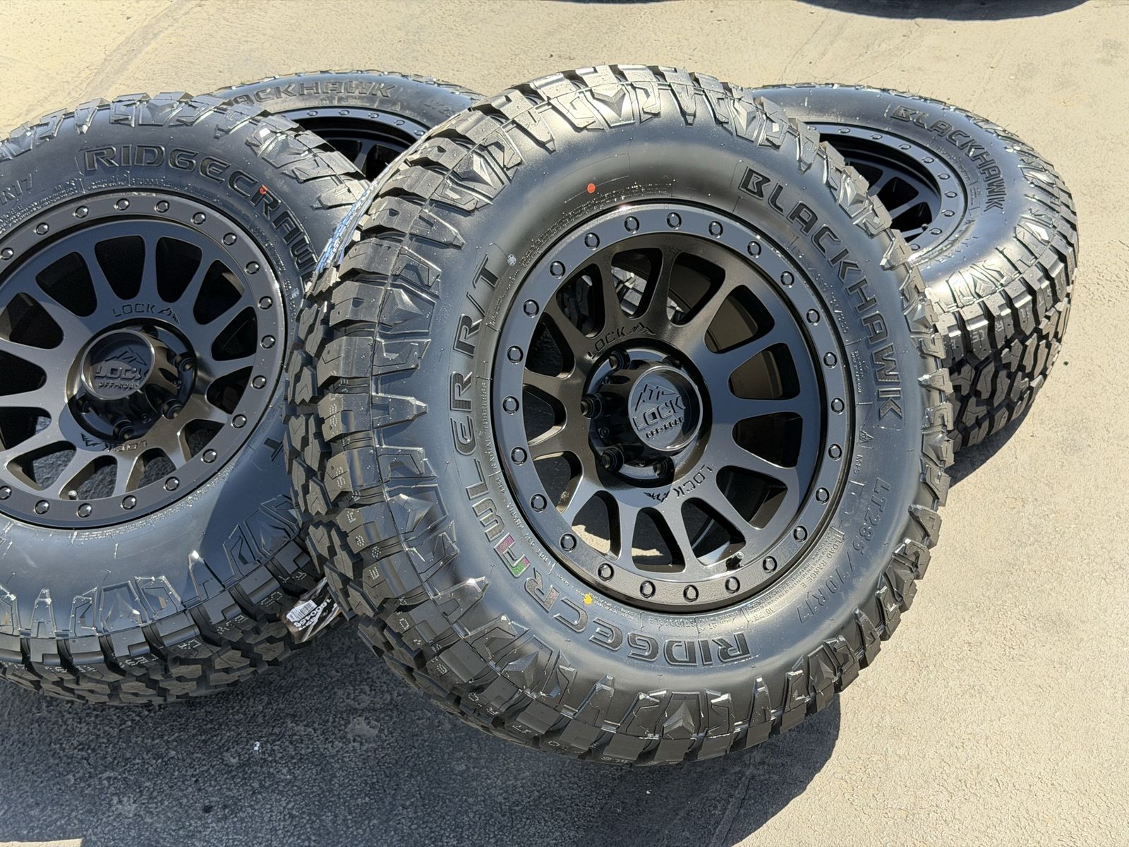 17” Lock 6 Lug 6x5.5 33” Blackhawk R/T 285/70R17